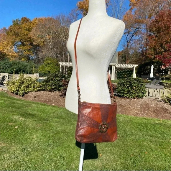 Free People x Campomaggi Arrow Rose Leather Crossbody - Picture 16 of 16